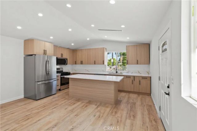 8401 Kester, Panorama City, CA 91402