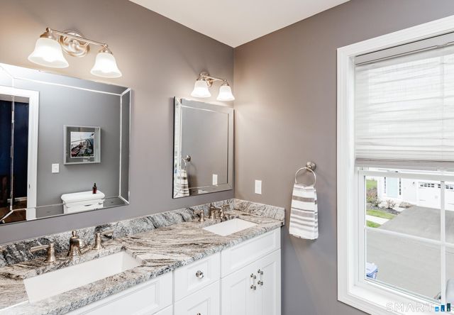 50 Lexington Gardens 50, North Haven, CT 06473