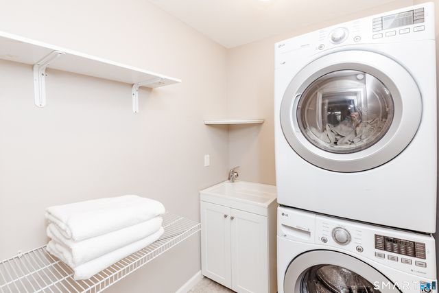 50 Lexington Gardens 50, North Haven, CT 06473