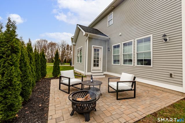 50 Lexington Gardens 50, North Haven, CT 06473