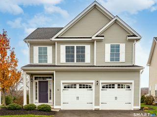 50 Lexington Gardens 50, North Haven, CT 06473