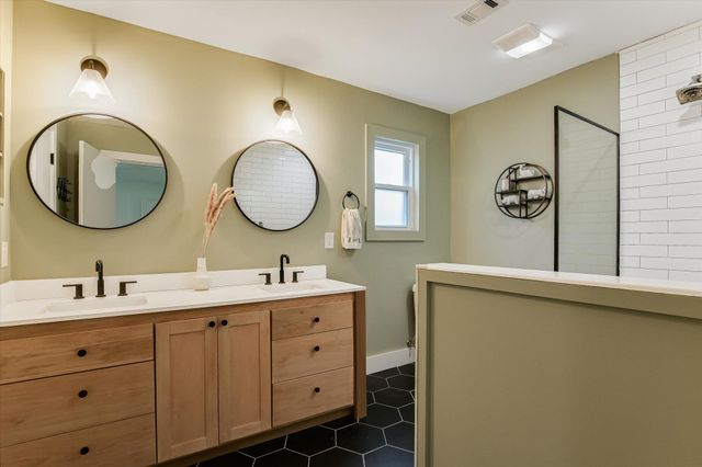 6202 Sun Vista DR, Austin, TX 78749