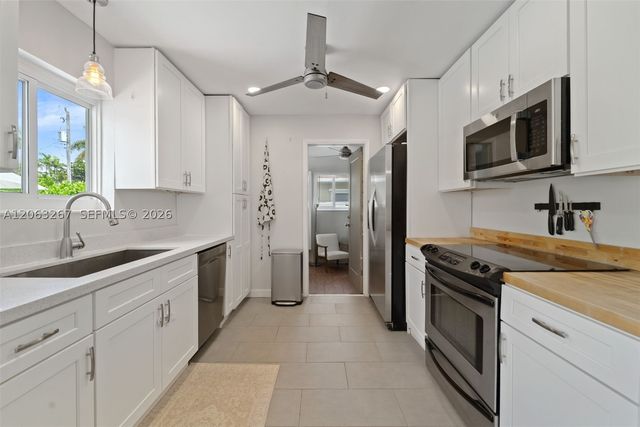 1433 NE 17th Way, Fort Lauderdale, FL 33304