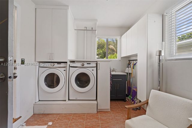 1433 NE 17th Way, Fort Lauderdale, FL 33304