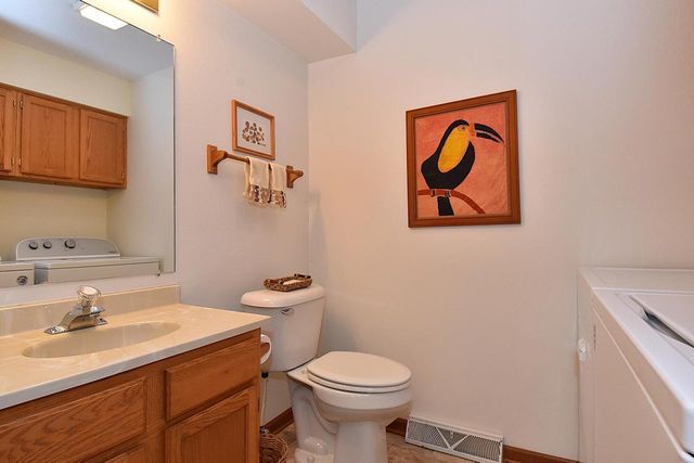 10320 W Whitnal Edge CIRCLE #A, Franklin, WI 53132
