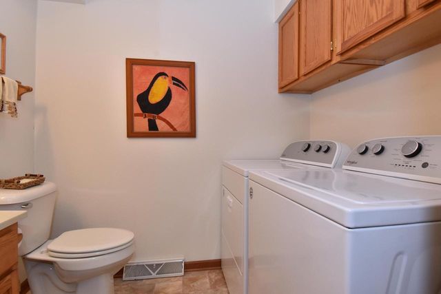 10320 W Whitnal Edge CIRCLE #A, Franklin, WI 53132