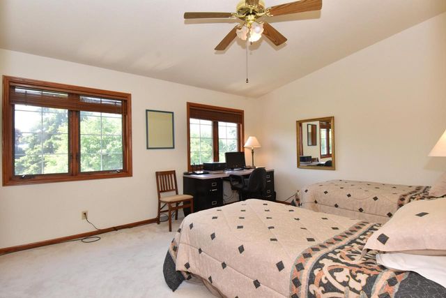 10320 W Whitnal Edge CIRCLE #A, Franklin, WI 53132