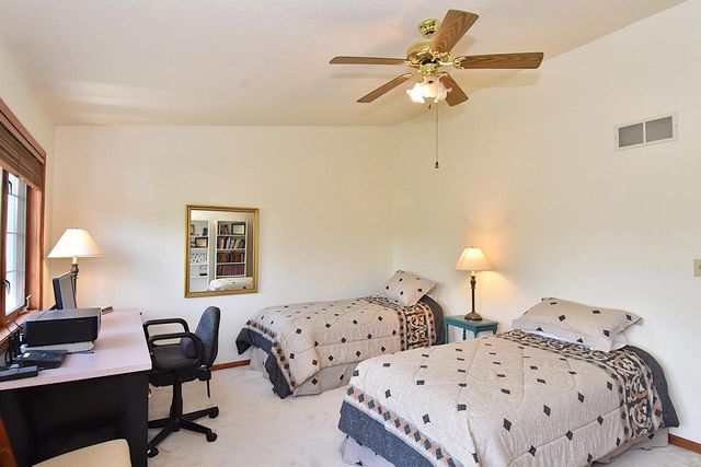 10320 W Whitnal Edge CIRCLE #A, Franklin, WI 53132