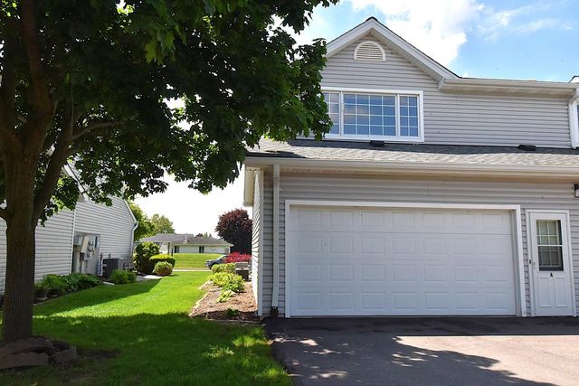 10320 W Whitnal Edge CIRCLE #A, Franklin, WI 53132