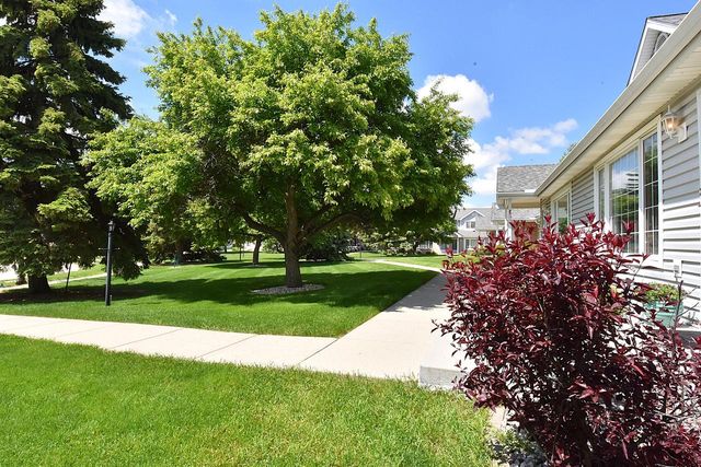 10320 W Whitnal Edge CIRCLE #A, Franklin, WI 53132