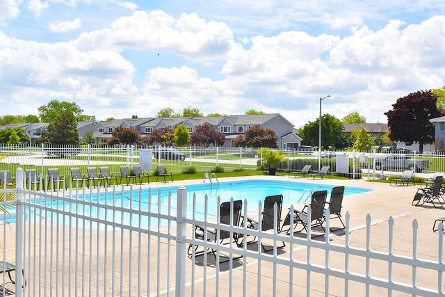 10320 W Whitnal Edge CIRCLE #A, Franklin, WI 53132