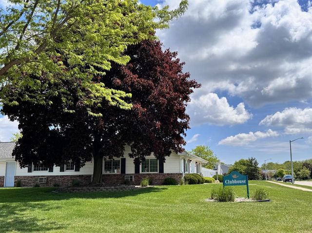 10320 W Whitnal Edge CIRCLE #A, Franklin, WI 53132