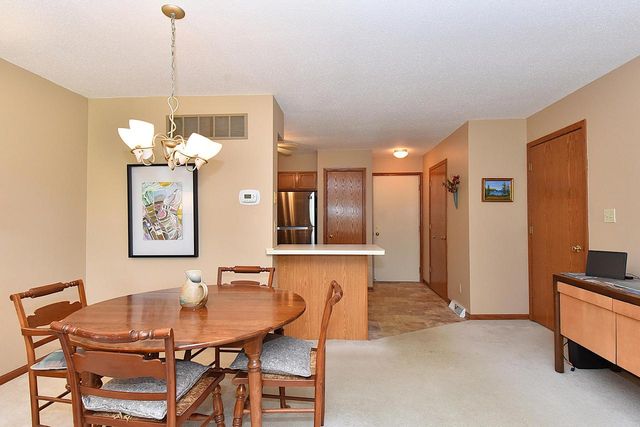10320 W Whitnal Edge CIRCLE #A, Franklin, WI 53132