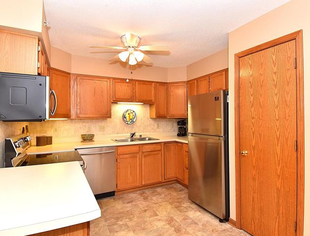 10320 W Whitnal Edge CIRCLE #A, Franklin, WI 53132