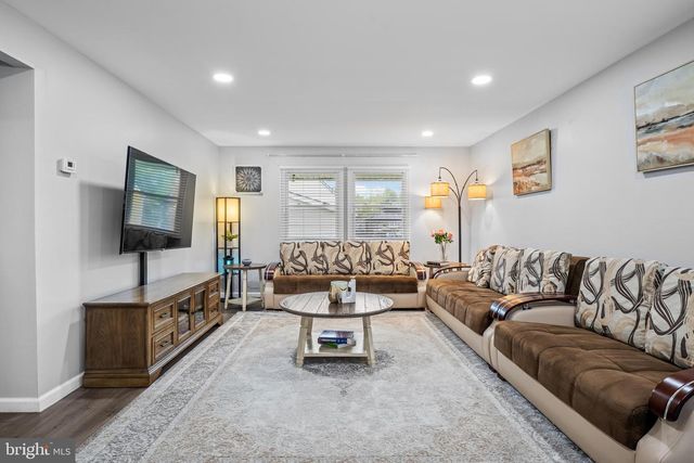 21 GRAMERCY LN, Willingboro, NJ 08046