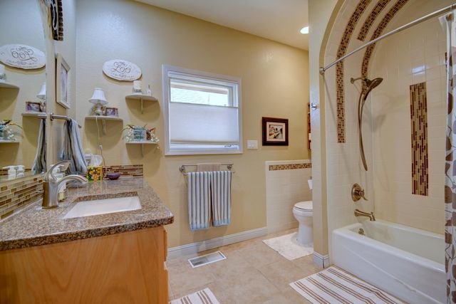 1808 Archuleta Drive NE, Albuquerque, NM 87112