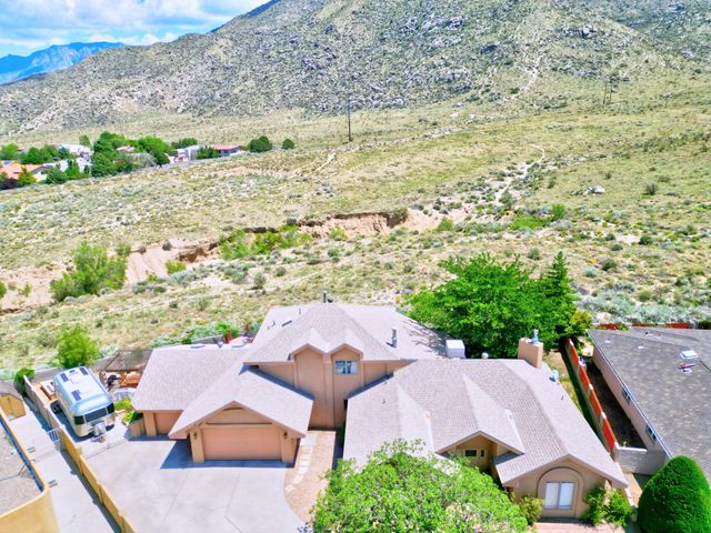 1808 Archuleta Drive NE, Albuquerque, NM 87112
