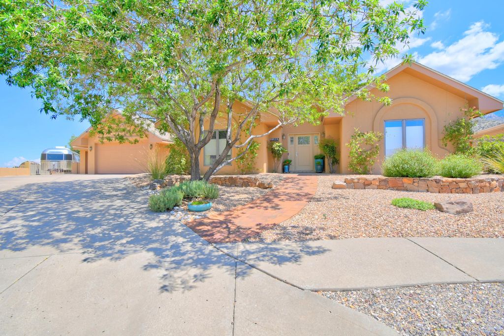1808 Archuleta Drive NE, Albuquerque, NM 87112