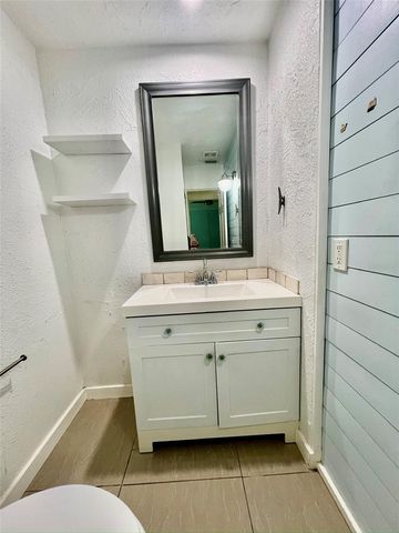 4801 S 14TH AVE, St Petersburg, FL 33711