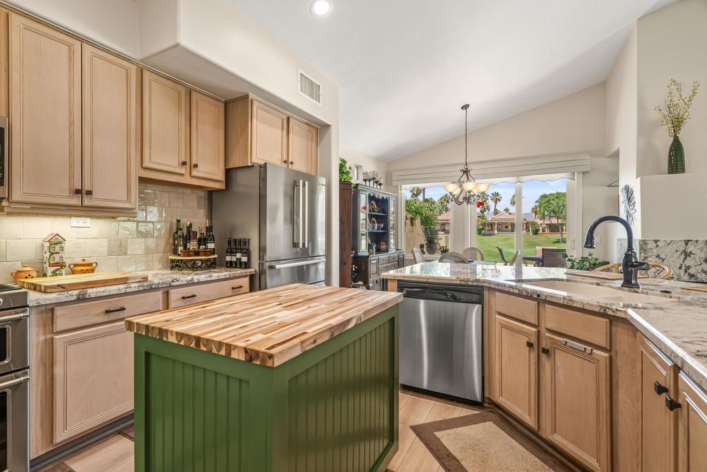 Image 23 of property listing at 76770 Minaret Way, Palm Desert, CA 92211