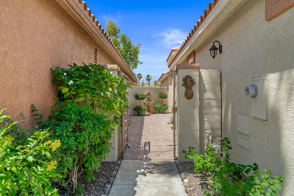 Image 3 of property listing at 76770 Minaret Way, Palm Desert, CA 92211