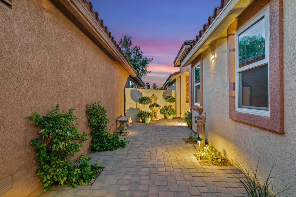 Image 5 of property listing at 76770 Minaret Way, Palm Desert, CA 92211