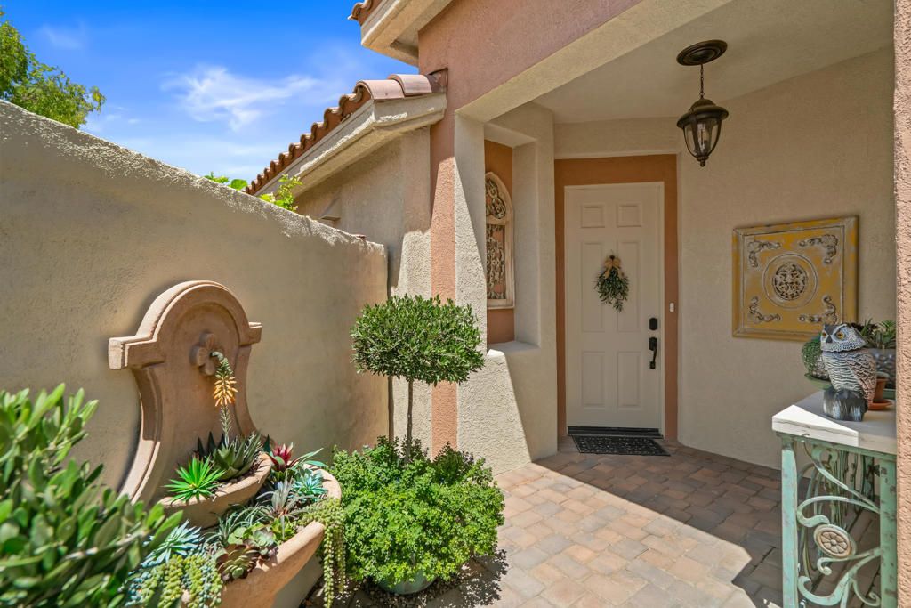 Image 7 of property listing at 76770 Minaret Way, Palm Desert, CA 92211