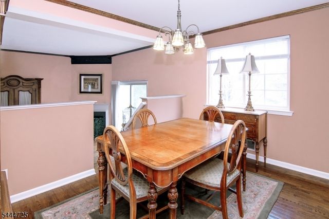 6 Whispering Way W, Berkeley Heights Twp., NJ 07922