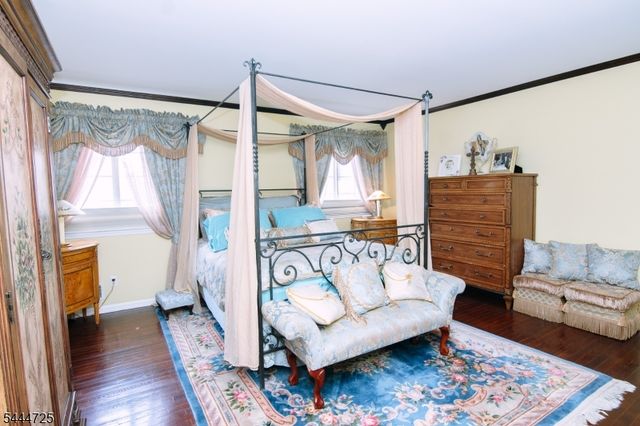 6 Whispering Way W, Berkeley Heights Twp., NJ 07922