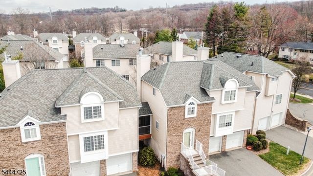 6 Whispering Way W, Berkeley Heights Twp., NJ 07922