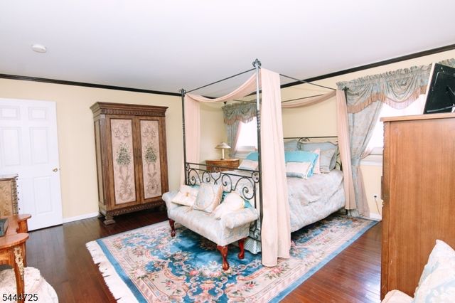 6 Whispering Way W, Berkeley Heights Twp., NJ 07922