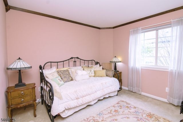 6 Whispering Way W, Berkeley Heights Twp., NJ 07922