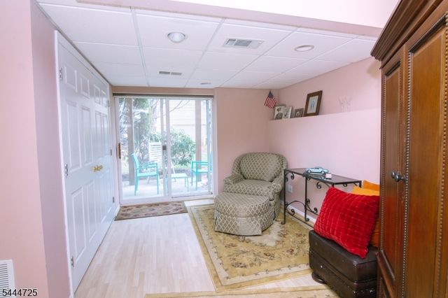 6 Whispering Way W, Berkeley Heights Twp., NJ 07922