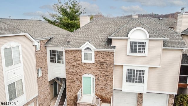 6 Whispering Way W, Berkeley Heights Twp., NJ 07922