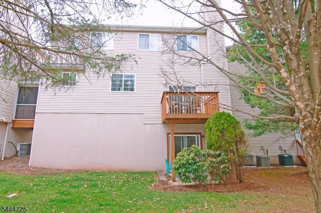 6 Whispering Way W, Berkeley Heights Twp., NJ 07922