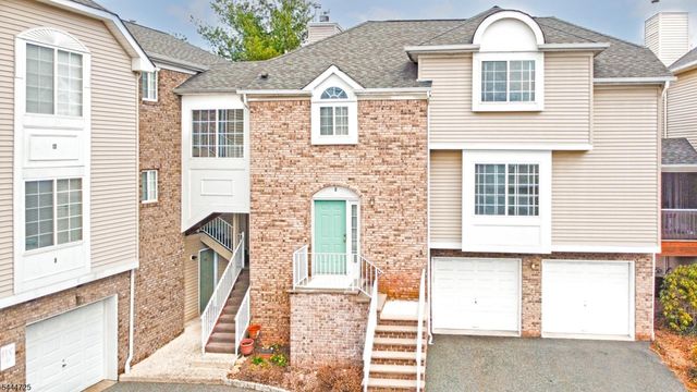 6 Whispering Way W, Berkeley Heights Twp., NJ 07922