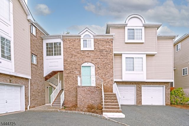 6 Whispering Way W, Berkeley Heights Twp., NJ 07922