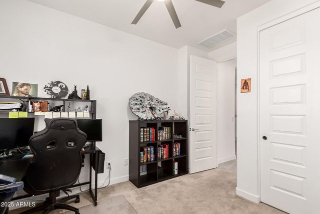 2574 S BARKS CANYON Trail, Apache Junction, AZ 85119