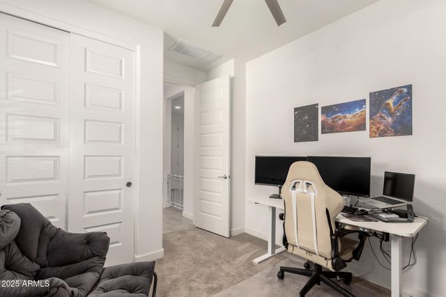 2574 S BARKS CANYON Trail, Apache Junction, AZ 85119