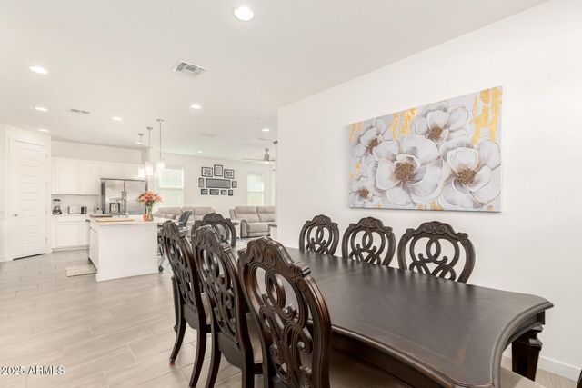 2574 S BARKS CANYON Trail, Apache Junction, AZ 85119