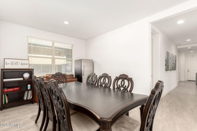 2574 S BARKS CANYON Trail, Apache Junction, AZ 85119