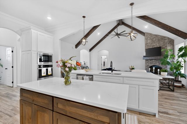 125 Remington Park Drive, Springtown, TX 76082