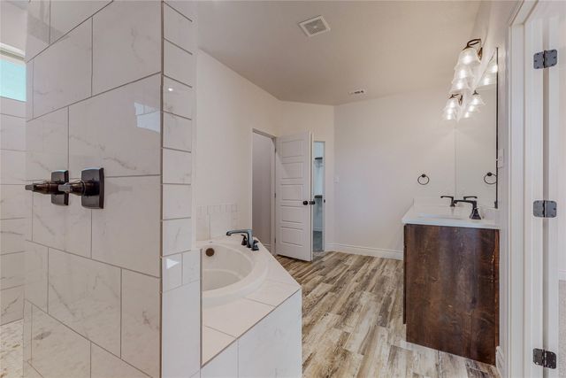 125 Remington Park Drive, Springtown, TX 76082
