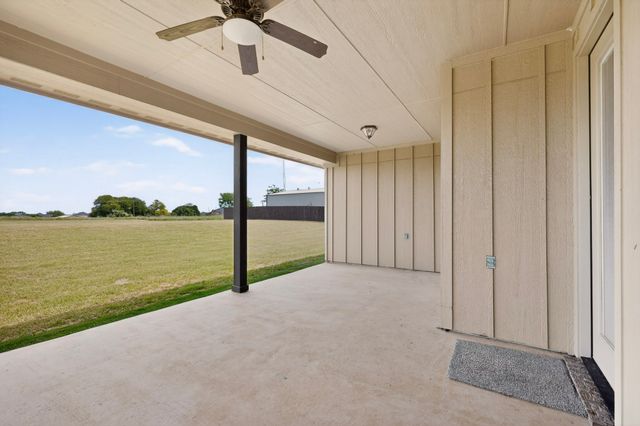125 Remington Park Drive, Springtown, TX 76082