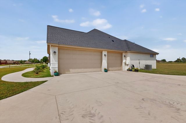 125 Remington Park Drive, Springtown, TX 76082