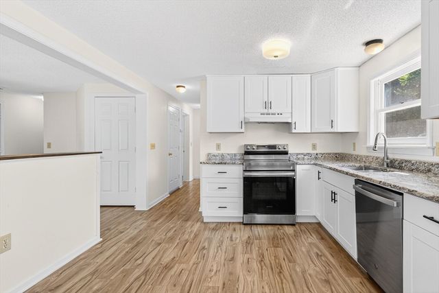 32 Sarah Ln, Belchertown, MA 01007