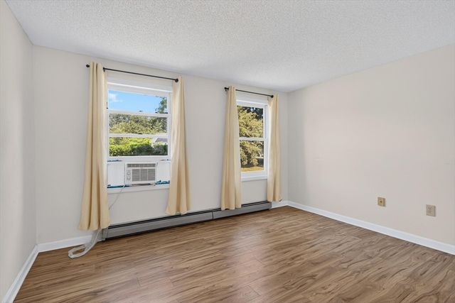 32 Sarah Ln, Belchertown, MA 01007
