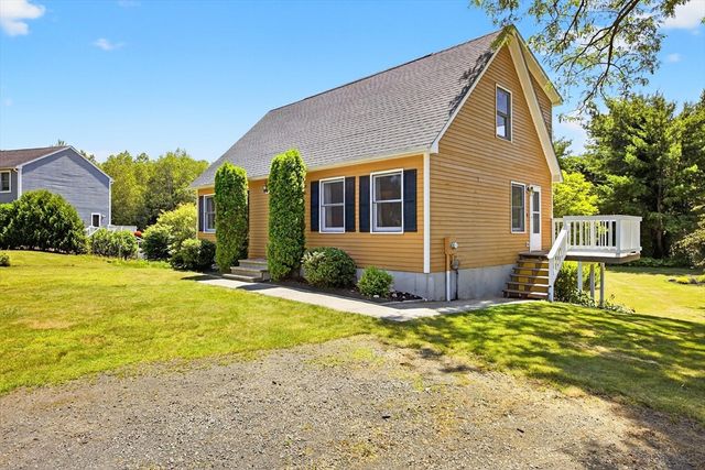32 Sarah Ln, Belchertown, MA 01007