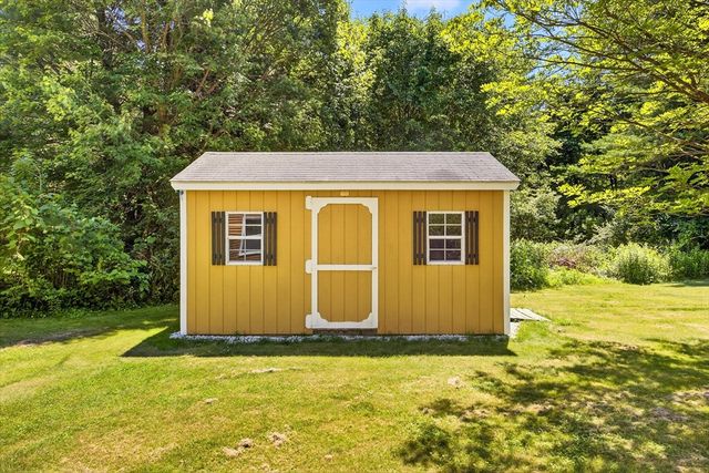 32 Sarah Ln, Belchertown, MA 01007