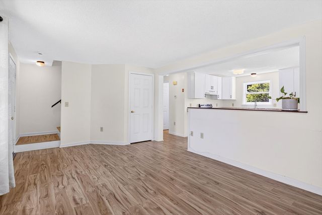 32 Sarah Ln, Belchertown, MA 01007
